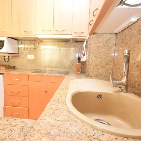 Gicd Gavina Beachfront Apartment